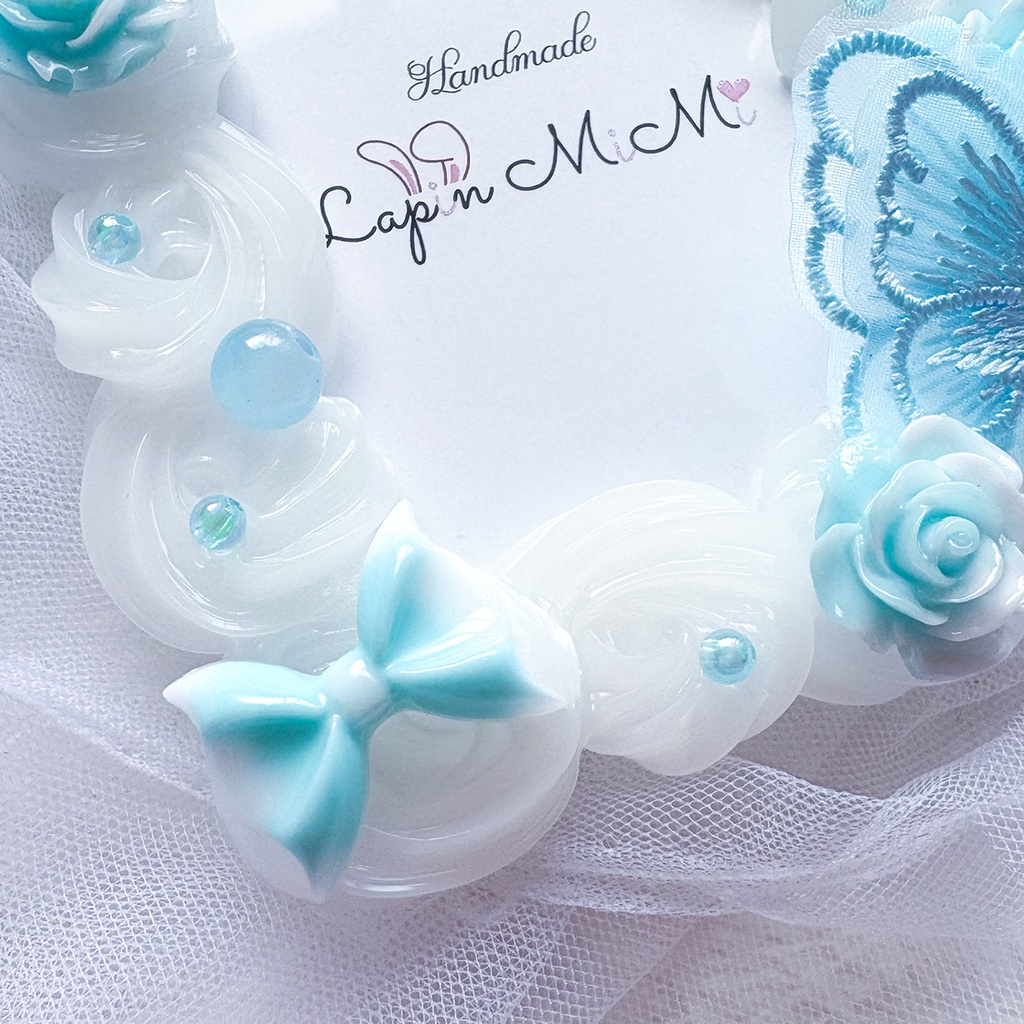 白 クリア ホイップデコ 硬質トレカケース B8 白×水色 薔薇 リボン 刺繍 レース 蝶 上品 きれいめ カード ケース