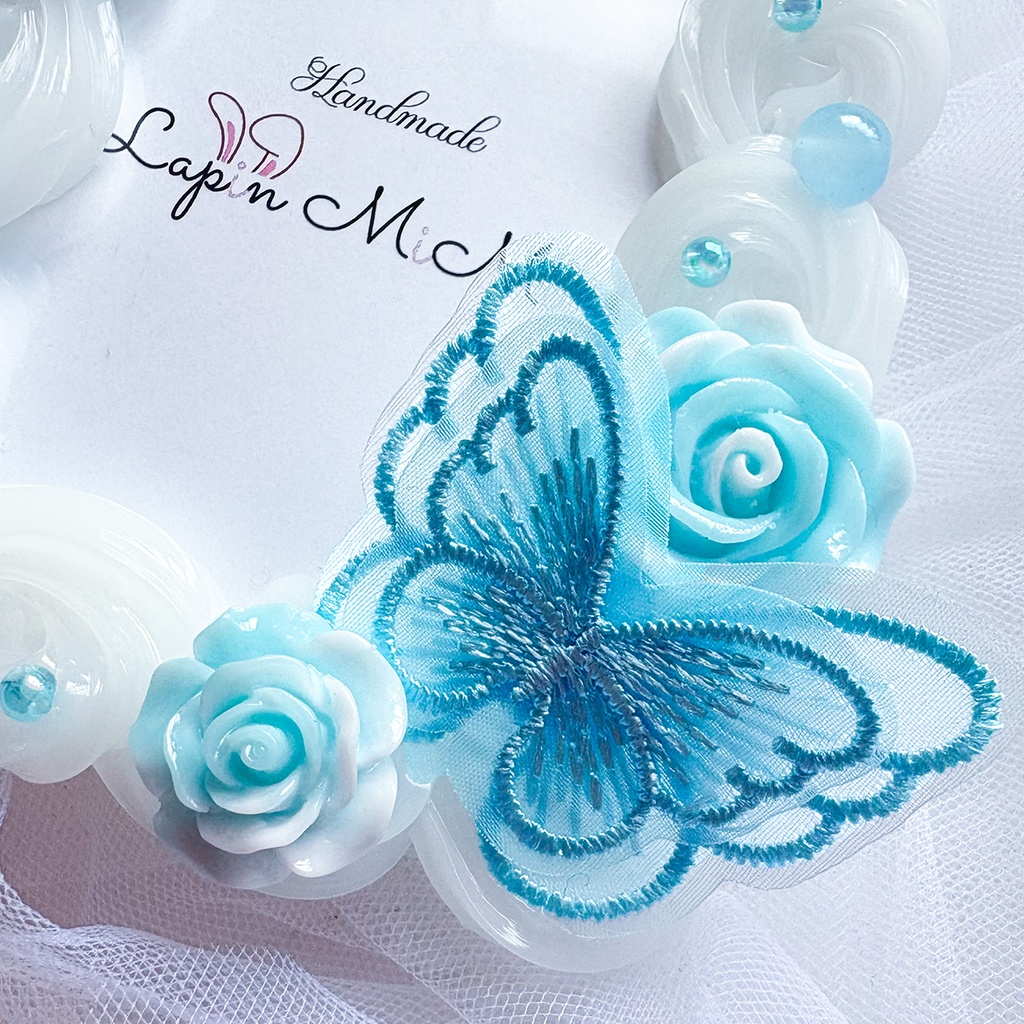 白 クリア ホイップデコ 硬質トレカケース B8 白×水色 薔薇 リボン 刺繍 レース 蝶 上品 きれいめ カード ケース