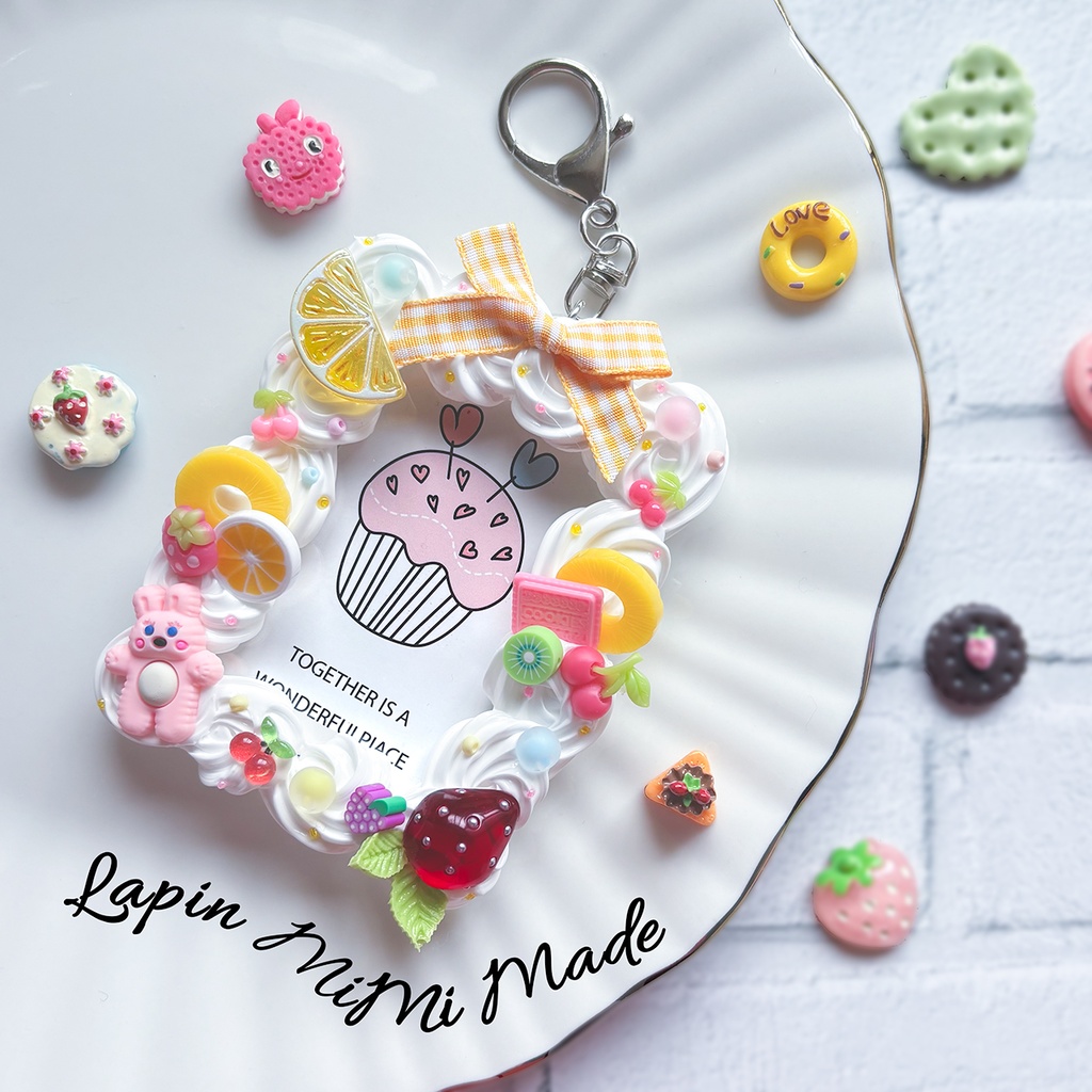 白 ホイップデコ 硬質トレカケース キーホルダー オレンジ チェック リボン ケーキ風 フルーツ カード キーホルダー バッグチャーム ケース