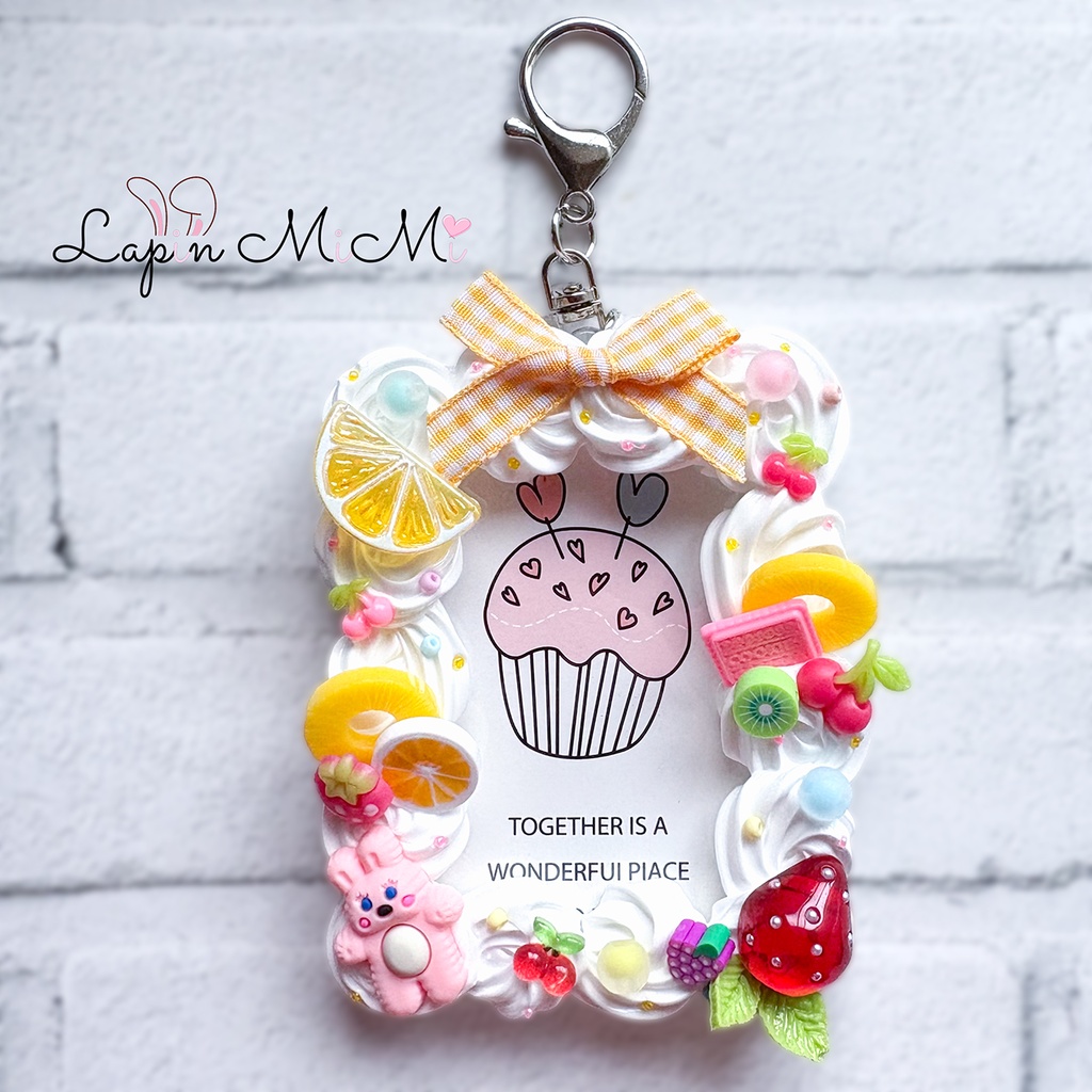 白 ホイップデコ 硬質トレカケース キーホルダー オレンジ チェック リボン ケーキ風 フルーツ カード キーホルダー バッグチャーム ケース