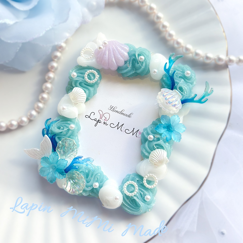 白 くすみブルー クリア ホイップデコ 硬質トレカケース B8 海 人魚 貝 珊瑚 上品 きれいめ カード ケース