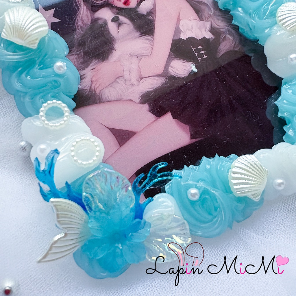 【B7】キーホルダー取り付け可 白 水色 クリア ラメ ホイップデコ 硬質トレカケース 大判 L版 ハガキ ポストカード 海 マーメイド 貝 カード ケース