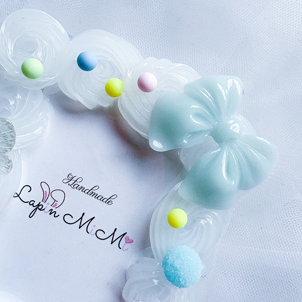 クリア ホイップデコ 硬質トレカケース B8 くすみブルー リボン ポップ ゆめかわ カラフルビーズ カード ケース