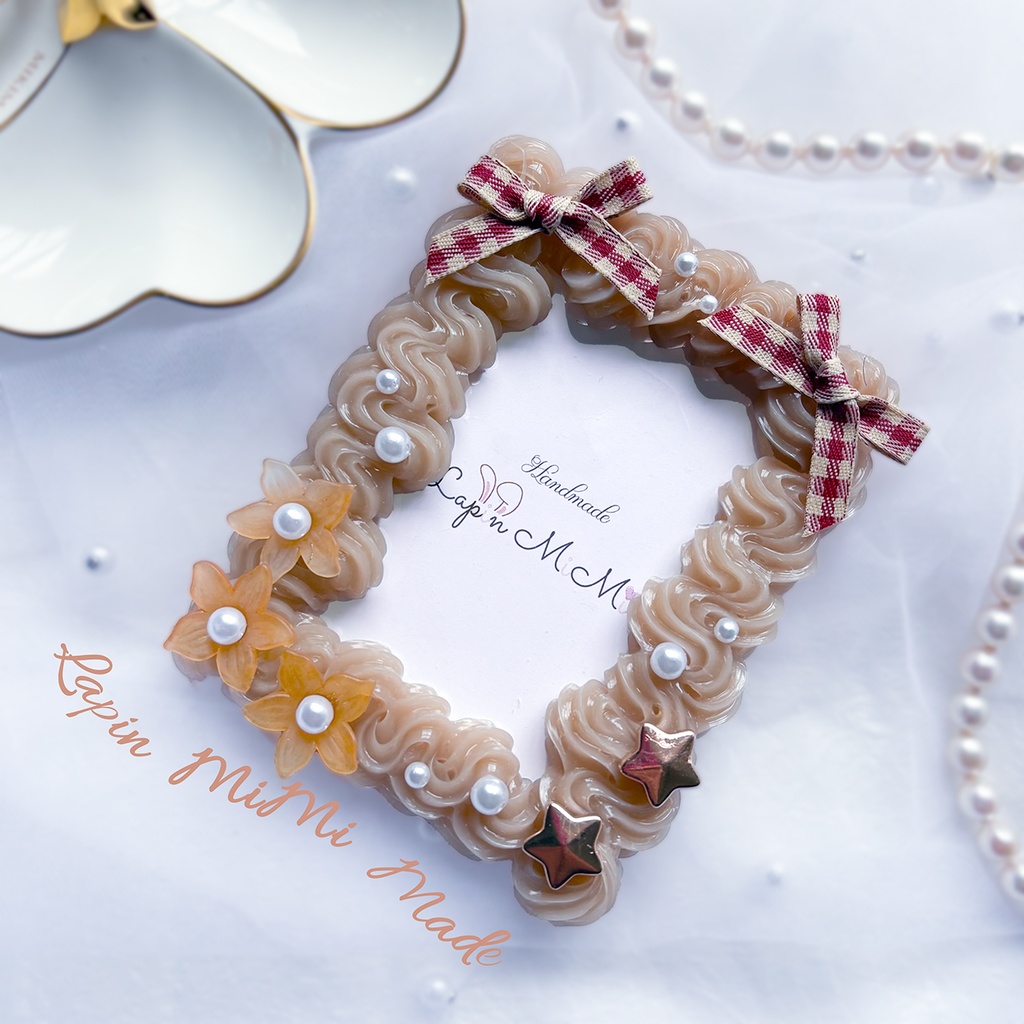 ベージュ うねうね ホイップデコ 硬質トレカケース B8 チェックリボン 花 星 大人可愛い カード ケース