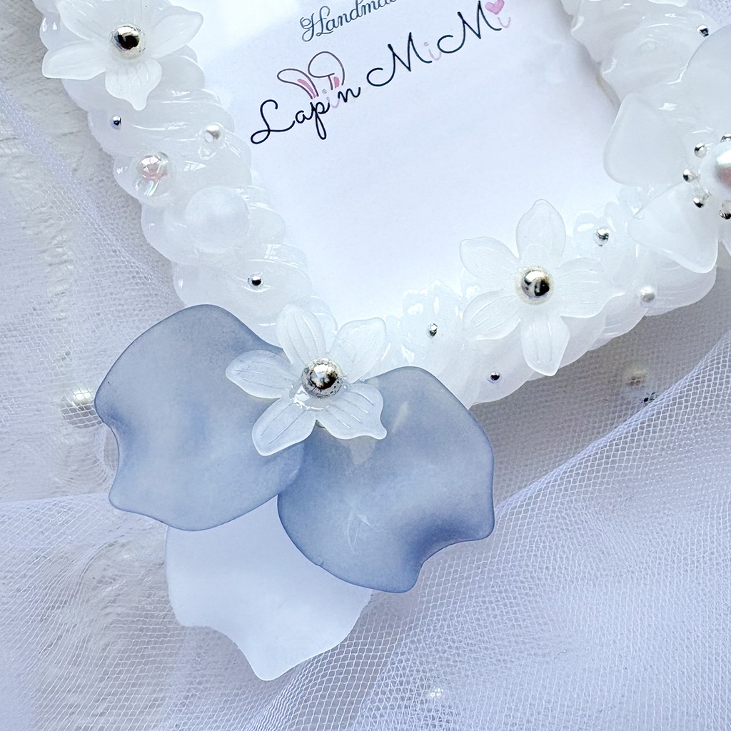 クリア ホイップデコ ブルーグレー 春 お花 桜 マット ホワイト 硬質トレカケース チェキ きれいめ カード ケース