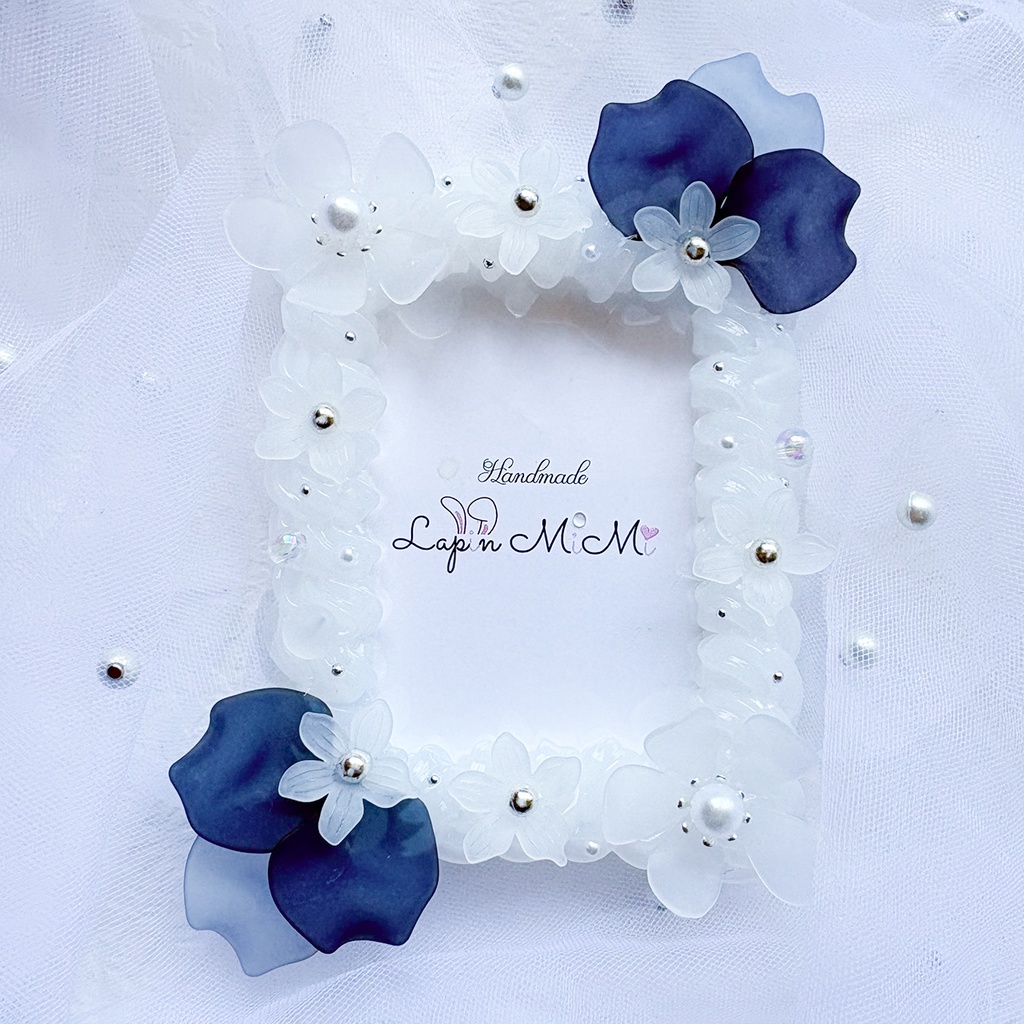 クリア ホイップデコ ブルーグレー 春 お花 桜 マット ホワイト 硬質トレカケース チェキ きれいめ カード ケース