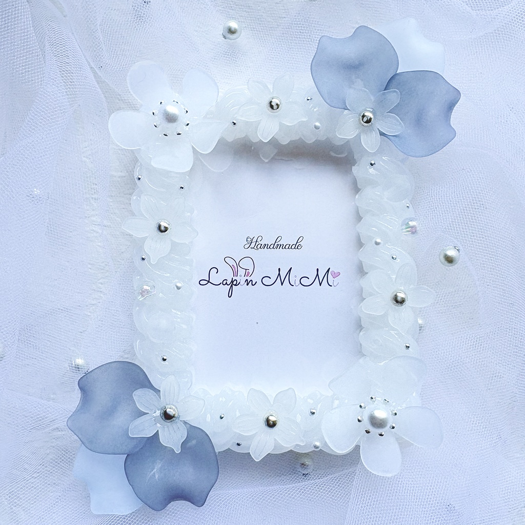 クリア ホイップデコ ブルーグレー 春 お花 桜 マット ホワイト 硬質トレカケース チェキ きれいめ カード ケース