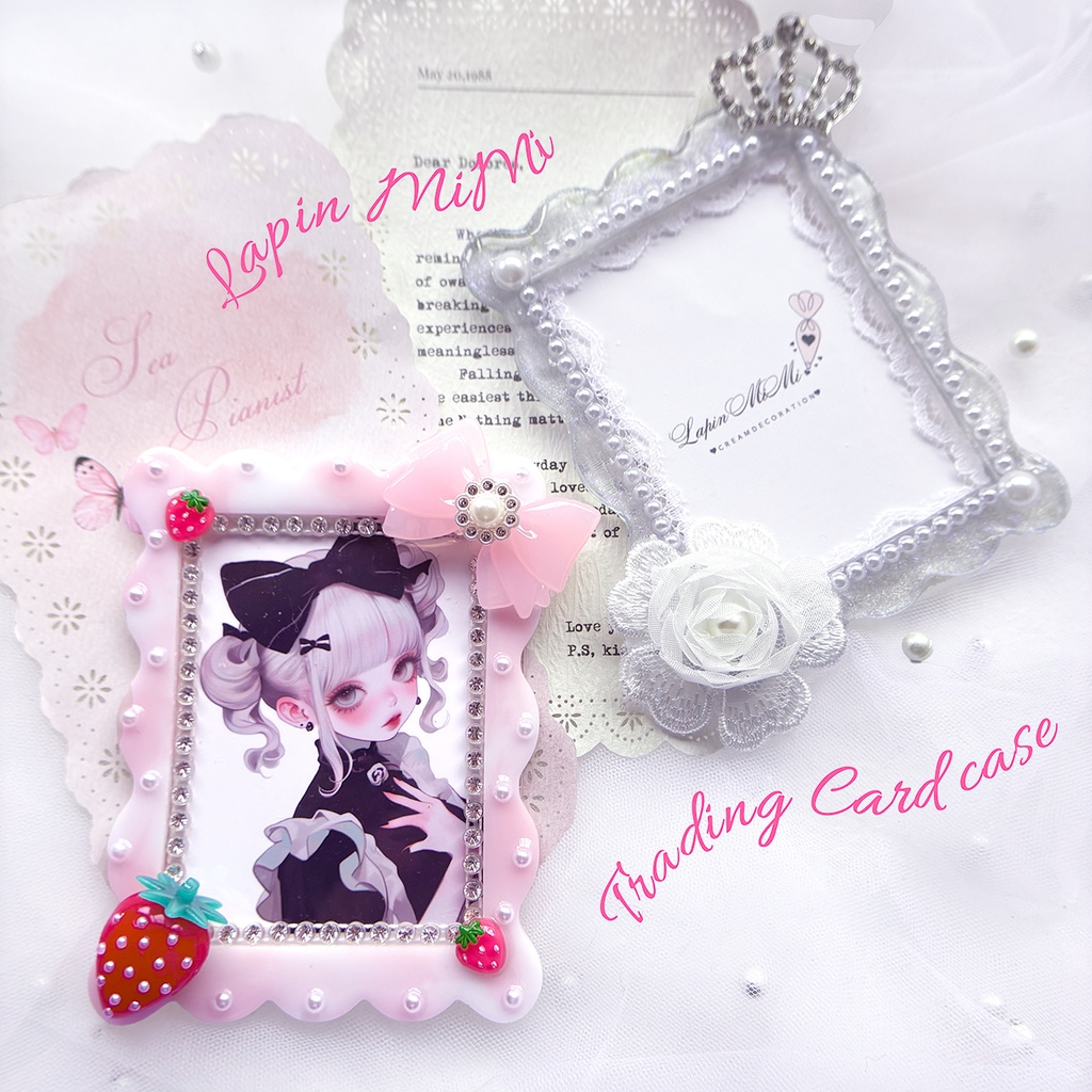 シルバー ブルーラメ レジン B8 硬質トレカケース リボン ティアラ 姫 レース 刺繍 花 パール チェキ カード ケース