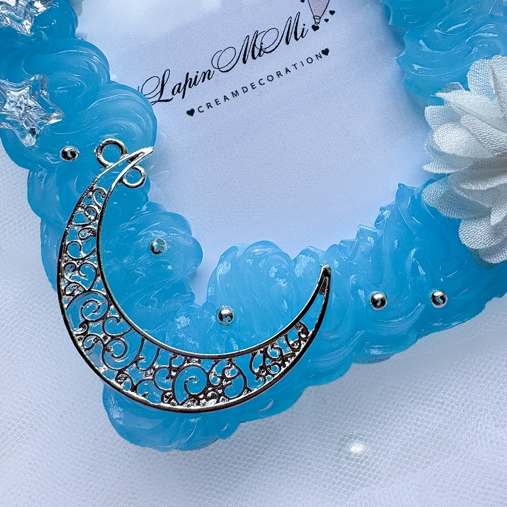 水色 クリア ホイップデコ 硬質トレカケース チェキ 白 花 魔法 猫 星 きれいめ カード ケース