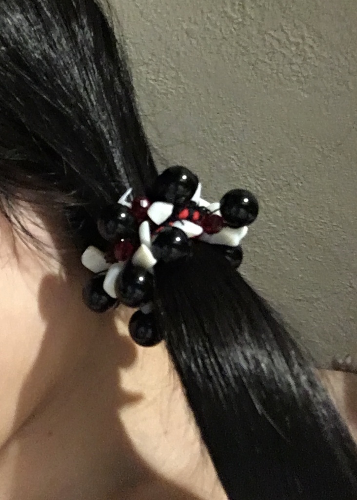 ドラゴモチーフビーズシュシュ