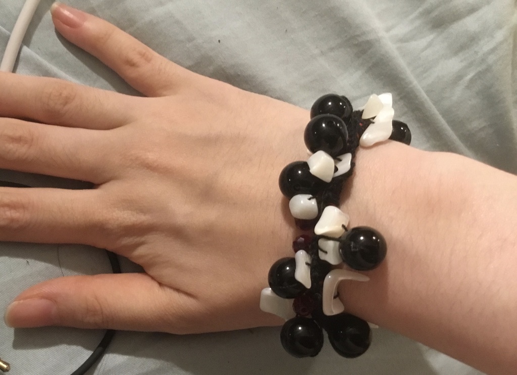 ドラゴモチーフビーズシュシュ