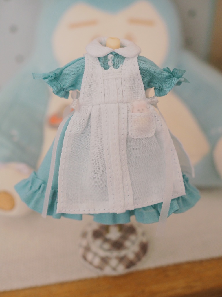 うさといっしょエプロンドレス