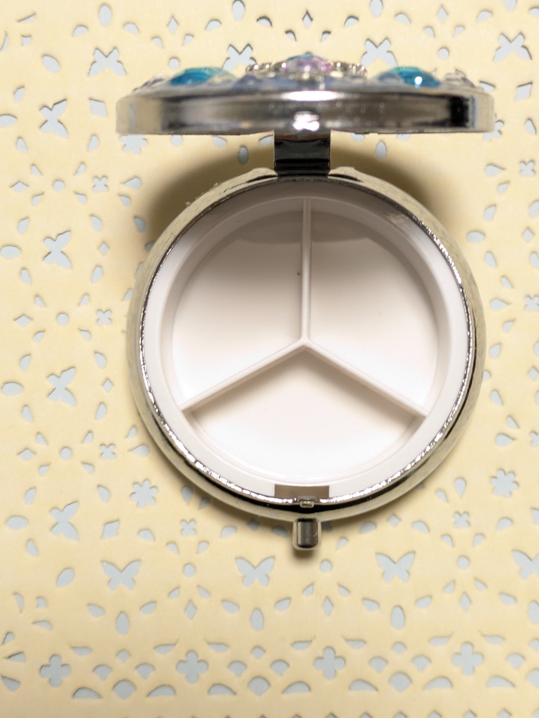 変身コンパクト風ピルケース(ハート&ドロップ)