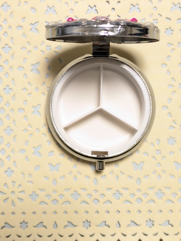 変身コンパクト風ピルケース(ピンクハート)