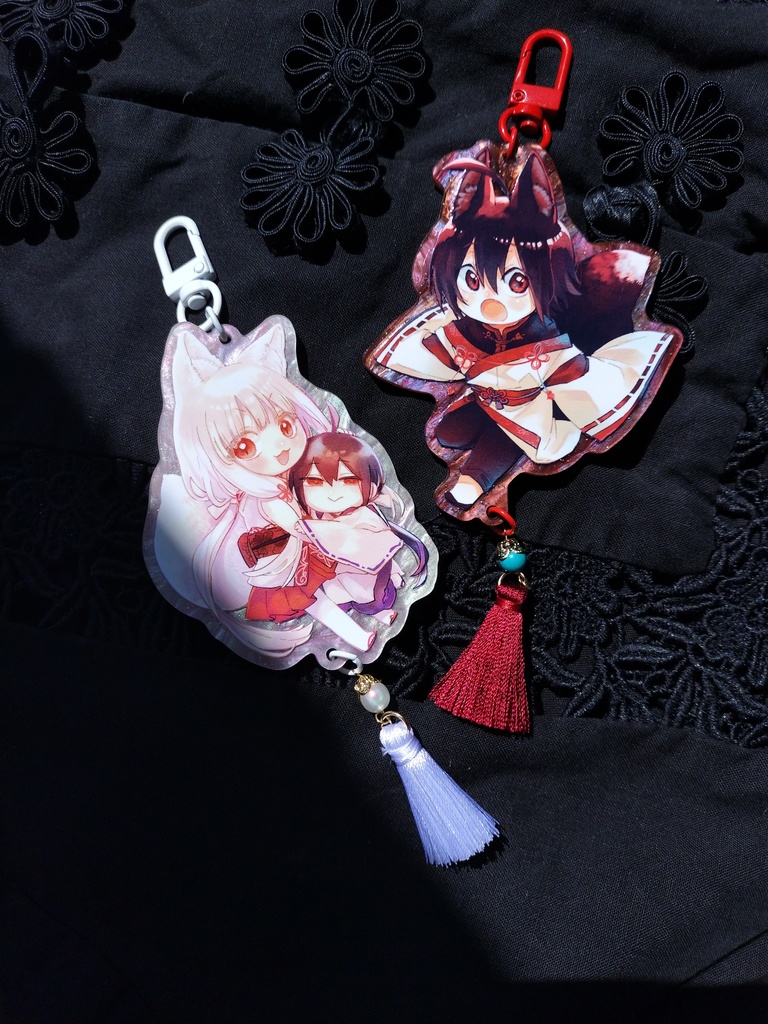 きつねタッセルアクキー