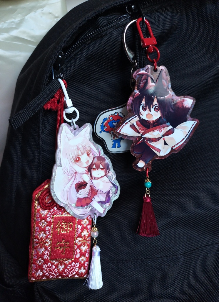 きつねタッセルアクキー