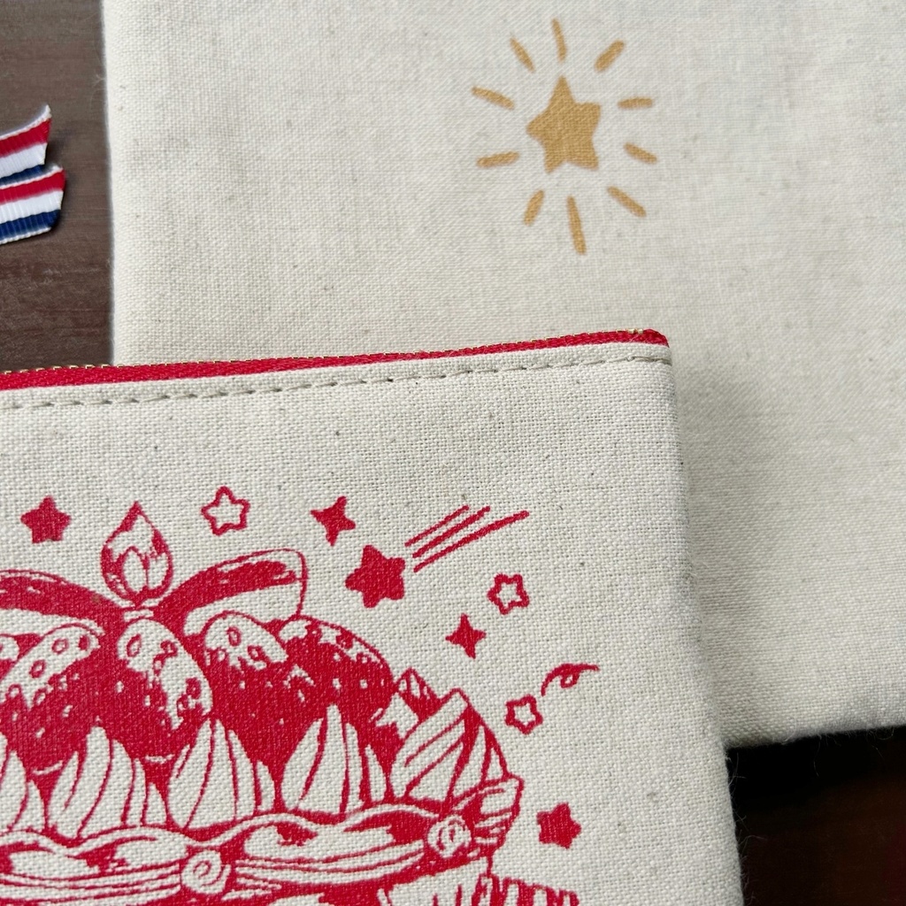 【送料無料】回転木馬ケーキ柄ポーチ