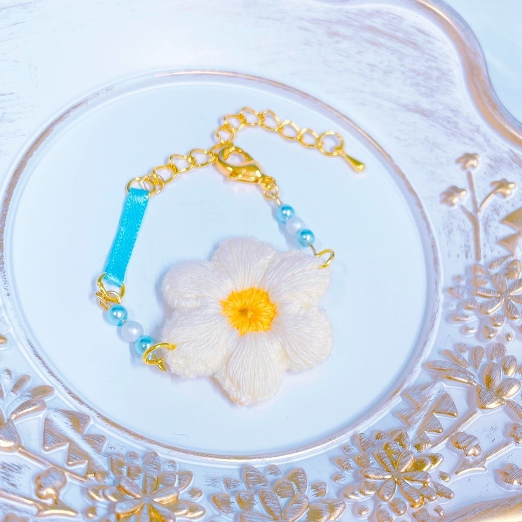 ぽこぽこ刺繍フラワーのポシェット🌼🌿