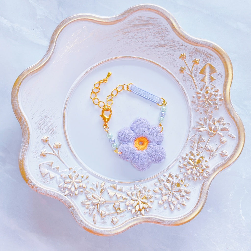 ぽこぽこ刺繍フラワーのポシェット🌼🌿