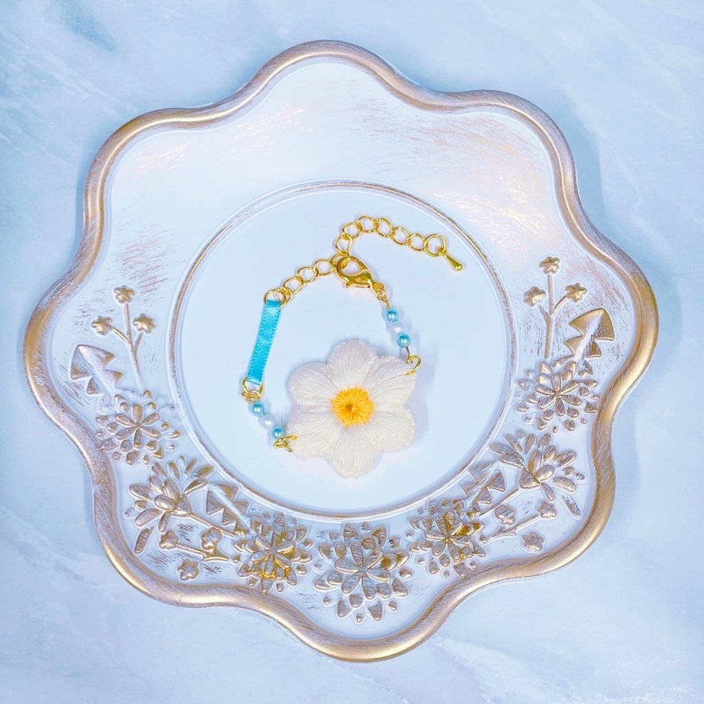 ぽこぽこ刺繍フラワーのポシェット🌼🌿