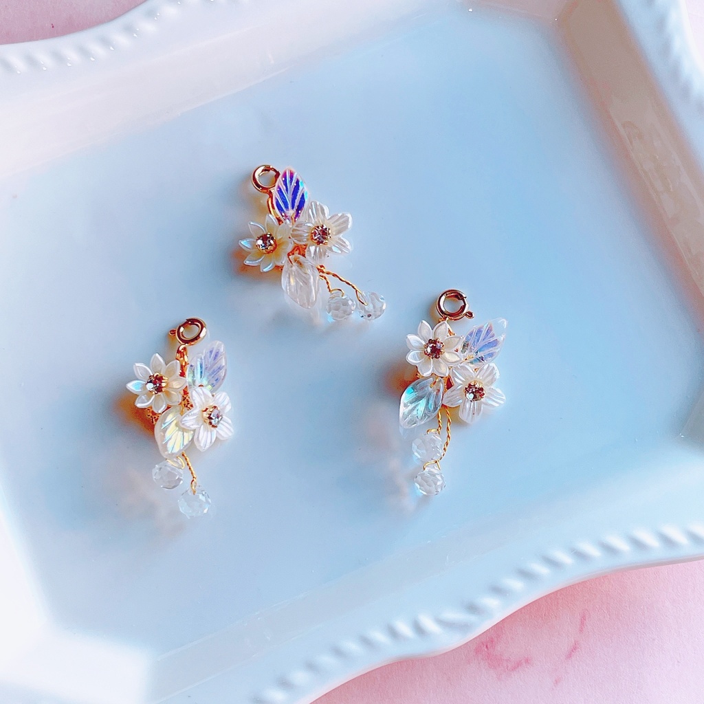 🫧 𝑊ℎ𝑖𝑡𝑒 𝑆ℎ𝑖𝑛𝑒 𝐹𝑙𝑜𝑤𝑒𝑟 🫧　ピアス