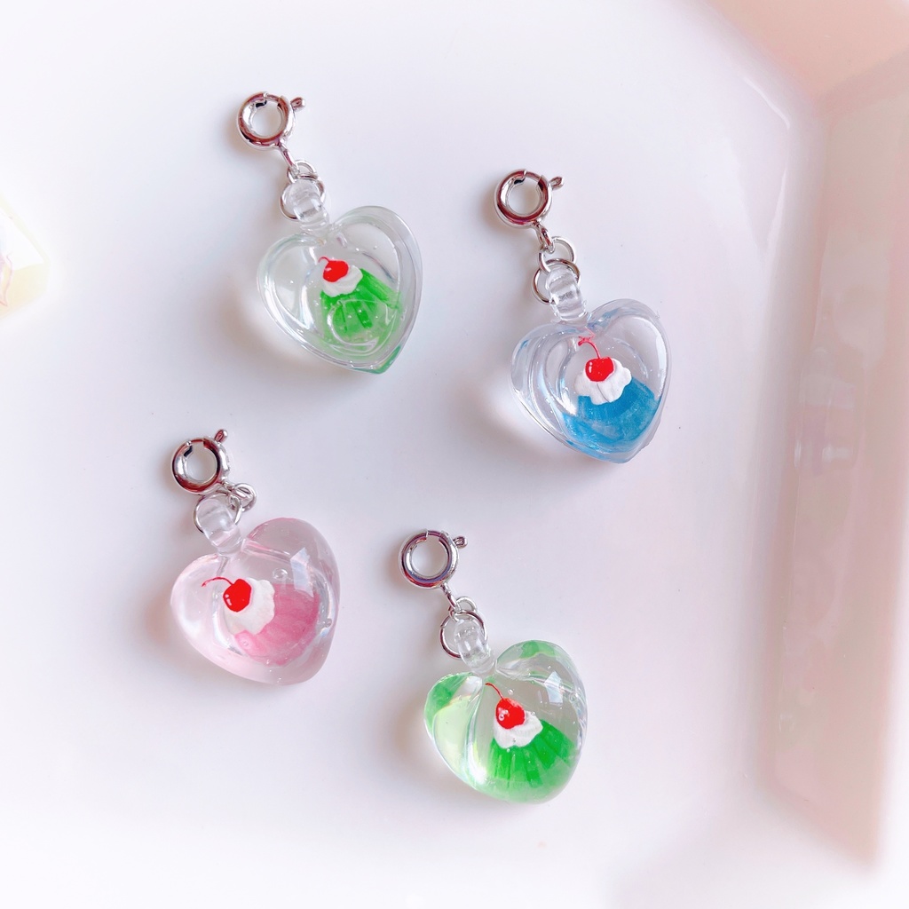 ぷるぷるゼリーのピアス、お花🌷のアクセサリー