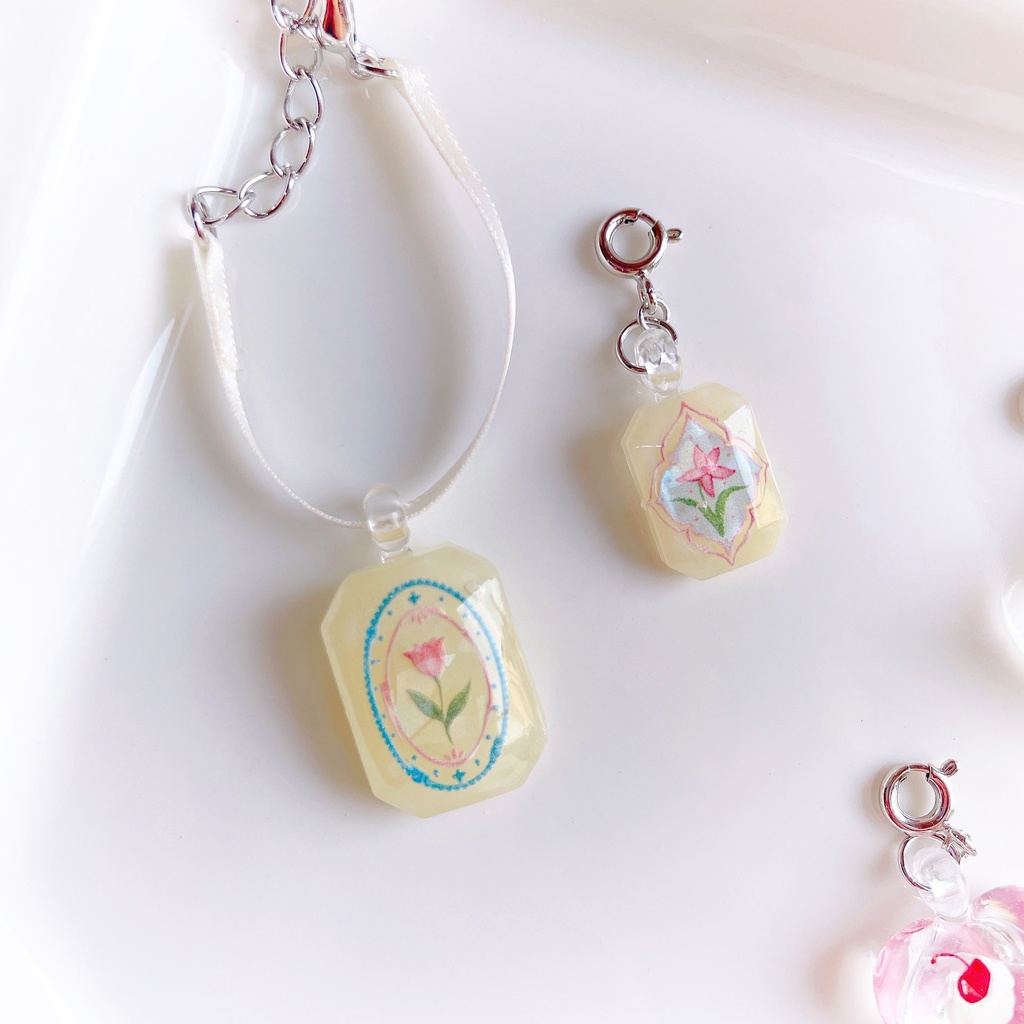 ぷるぷるゼリーのピアス、お花🌷のアクセサリー