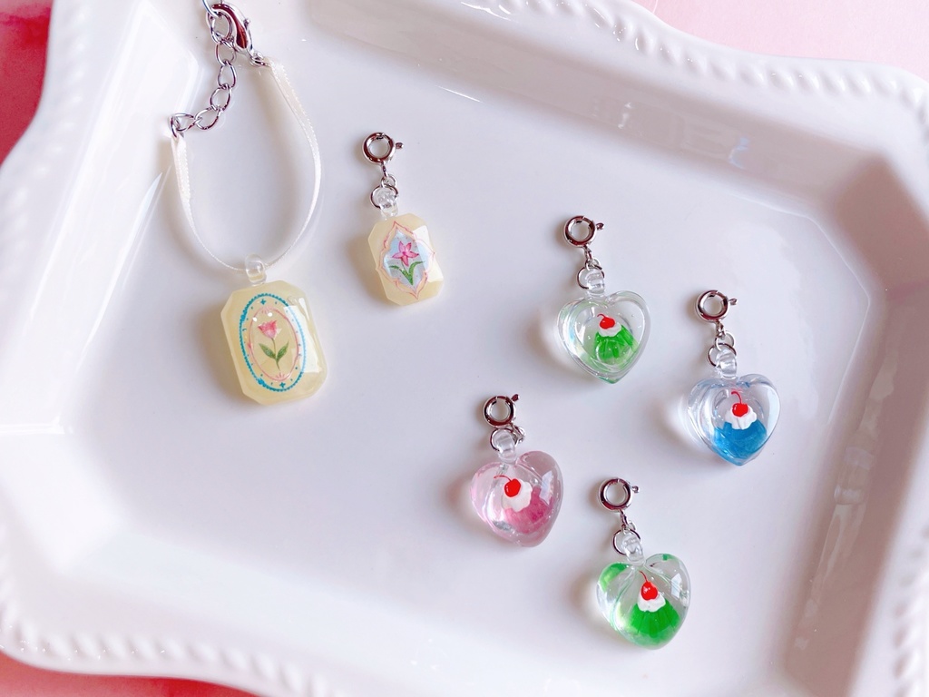 ぷるぷるゼリーのピアス、お花🌷のアクセサリー