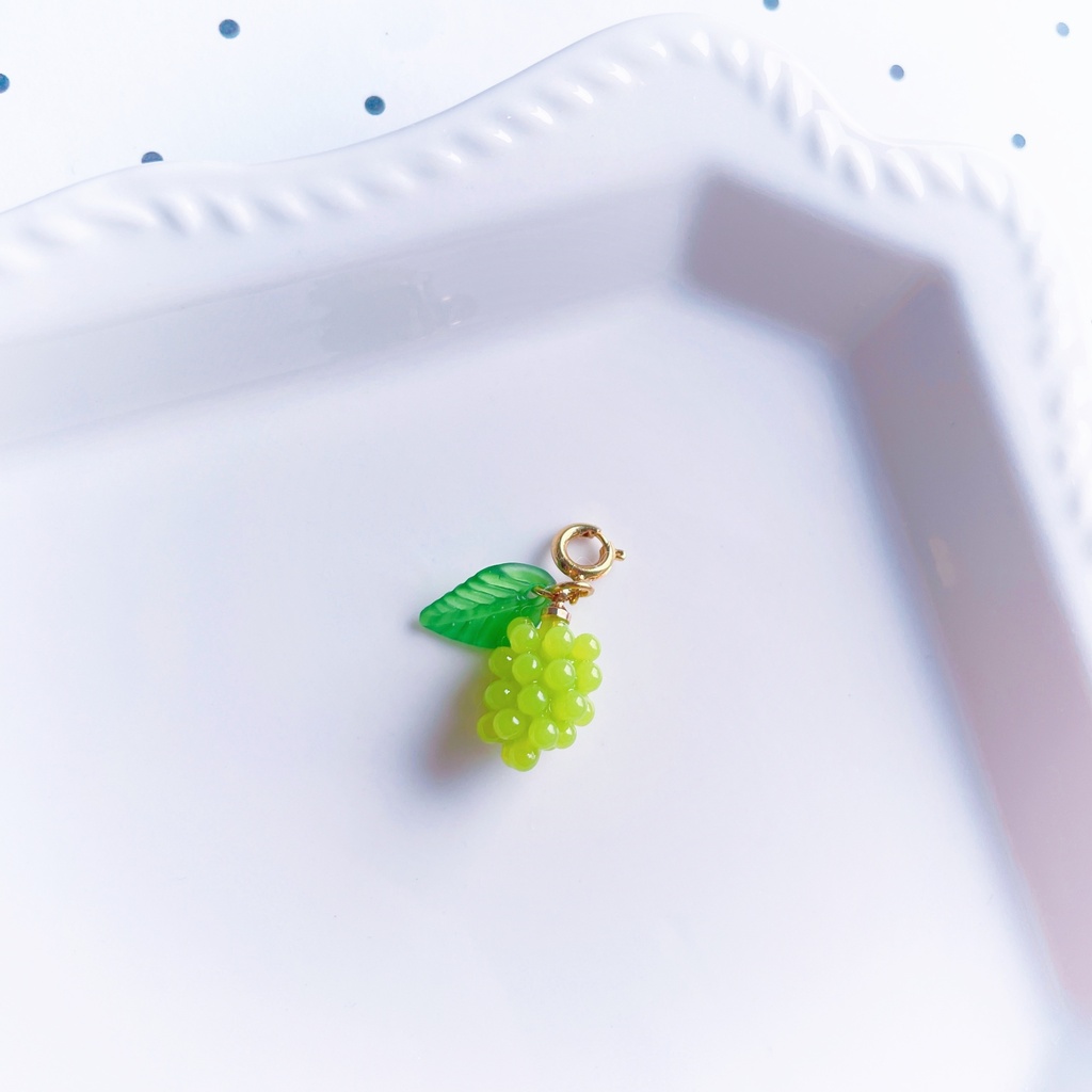 シャインマスカットのピアス