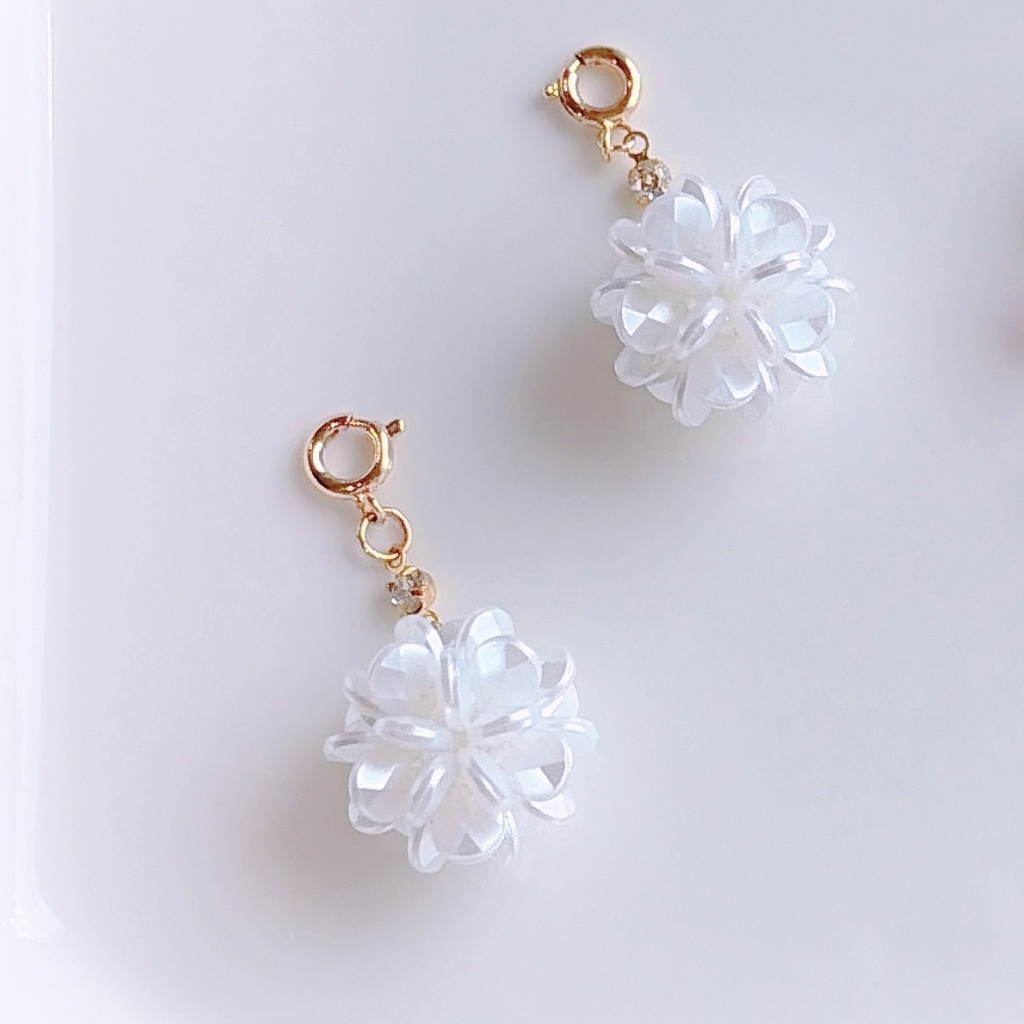 🤍White Flower ball ピアス