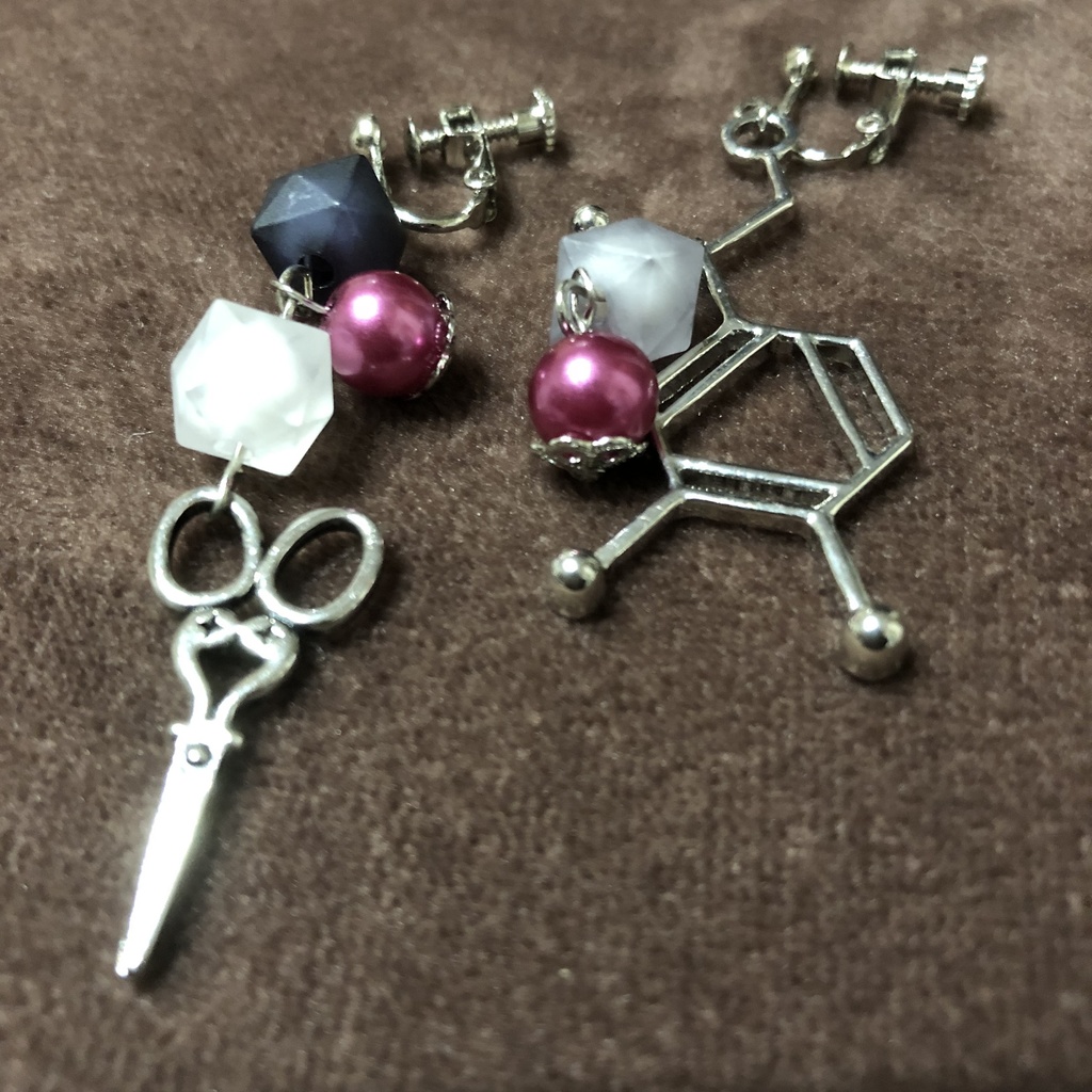 薬研藤四郎イメージ耳飾り