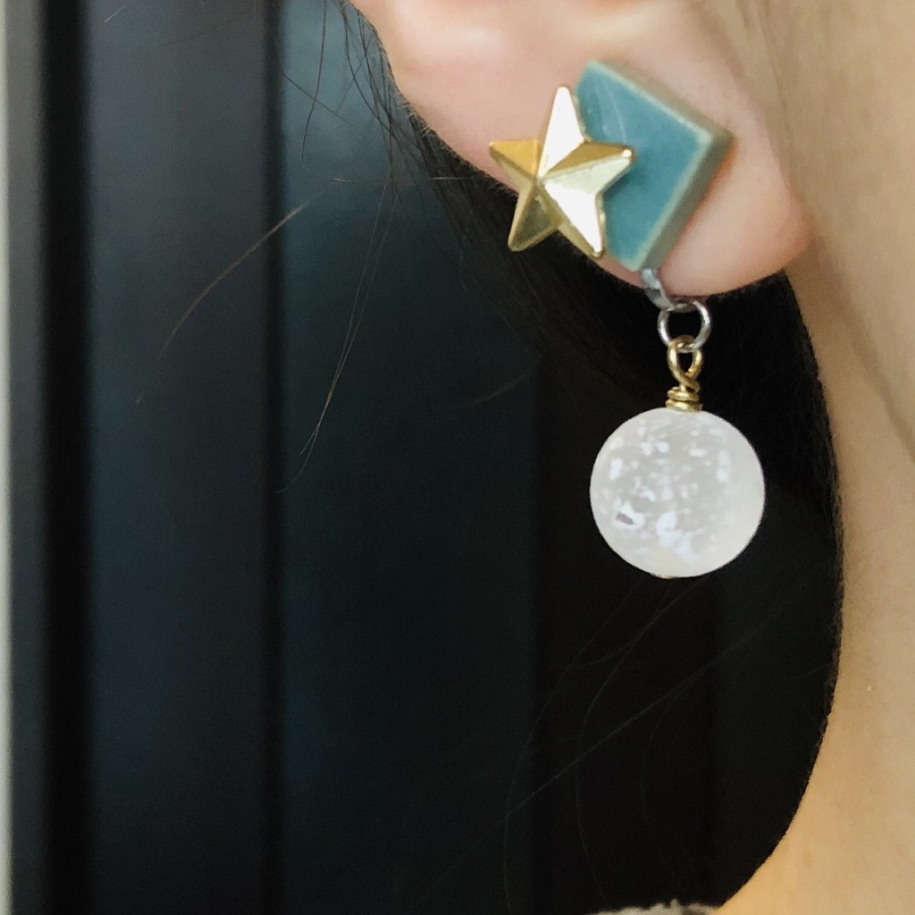 【オリジナル】白のフルムーンイヤリング