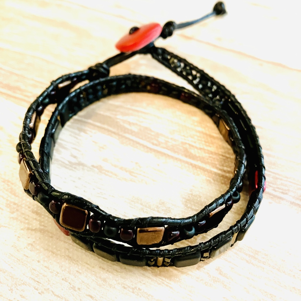 黒×赤×銅のガラスタイルビーズ二重ブレスレット