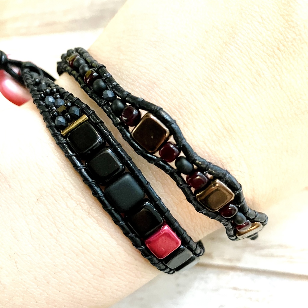 黒×赤×銅のガラスタイルビーズ二重ブレスレット