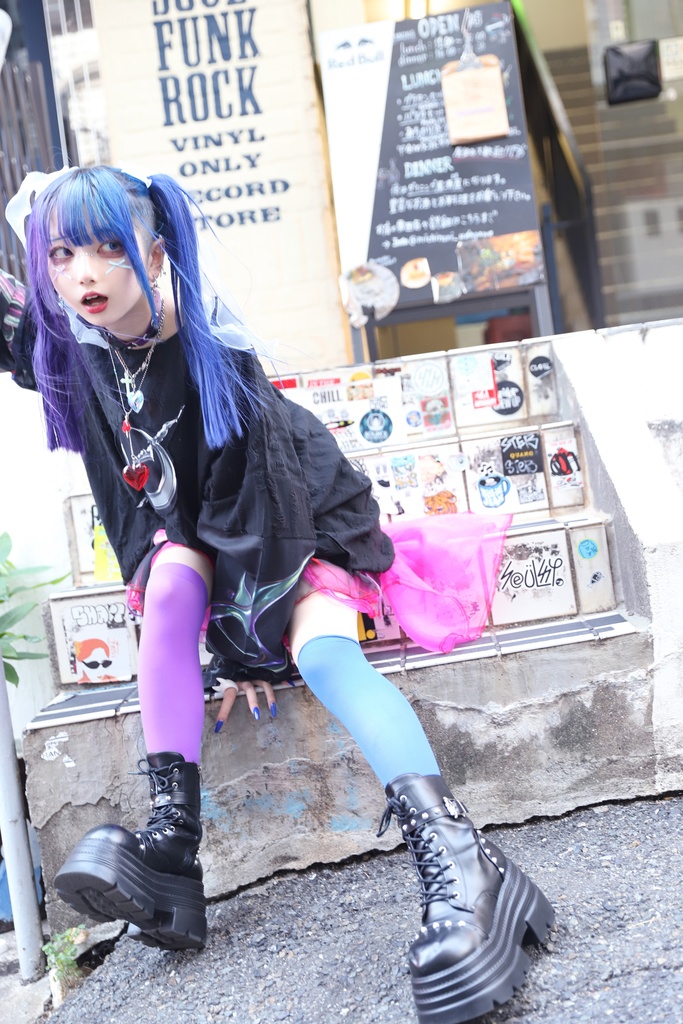 【vega.5th写真集 Fearless or Notと同時購入のみ注文可】ランダムチェキ3枚(全6種)【2セット購入でコンプリート確約 / 本編未収録写真】