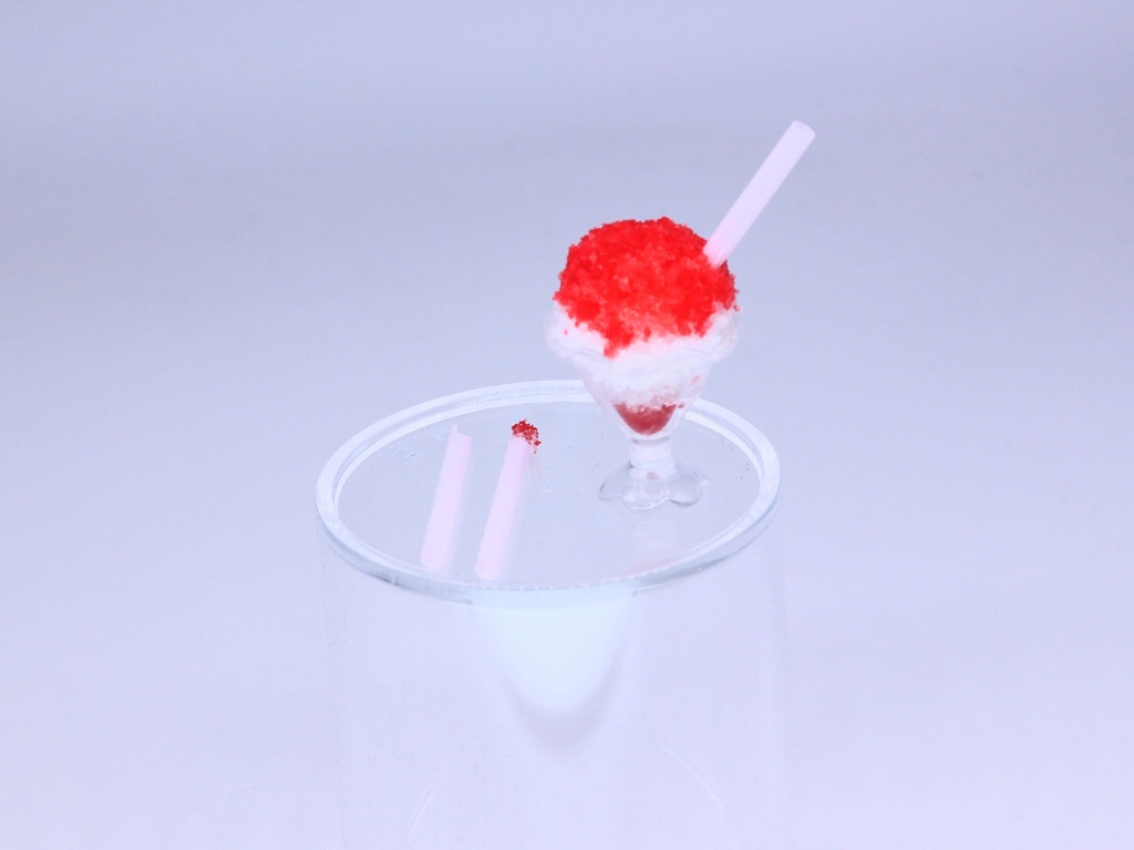 かき氷（いちご味）