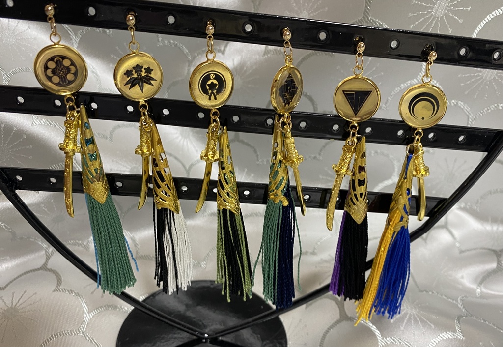 刀剣乱舞 紋&刀チャーム付きタッセルピアス イヤリング マスクチャーム