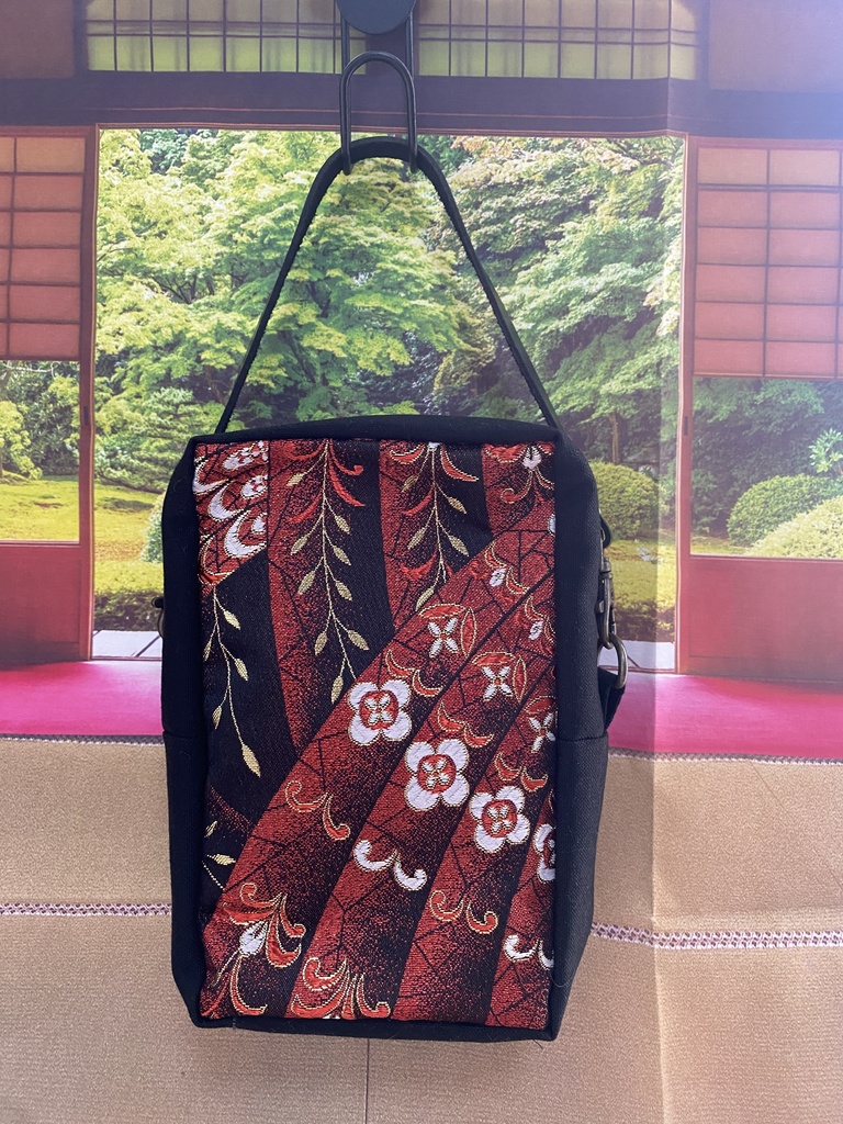 刀剣乱舞　加州清光イメージ　金襴ぬいっこ用ポーチ