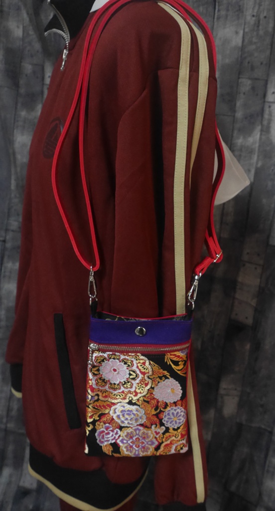 刀剣乱舞　大俱利伽羅イメージ　金襴スマホショルダー　双騎出陣