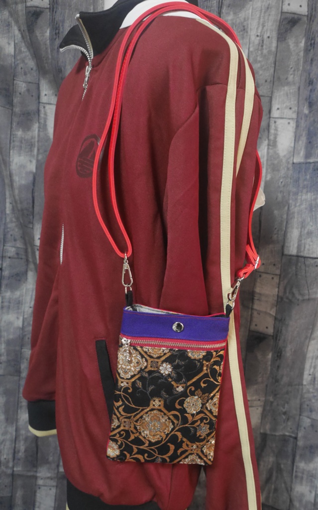 刀剣乱舞　大俱利伽羅イメージ　金襴スマホショルダー　双騎出陣