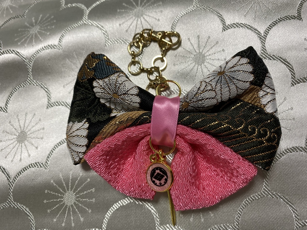 刀剣乱舞 金襴リボンバッグチャーム 東京心覚 紋&刀チャーム付き