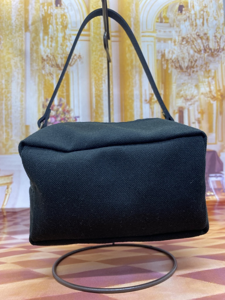 もちもちマスコットポーチ 黒×可愛い柄