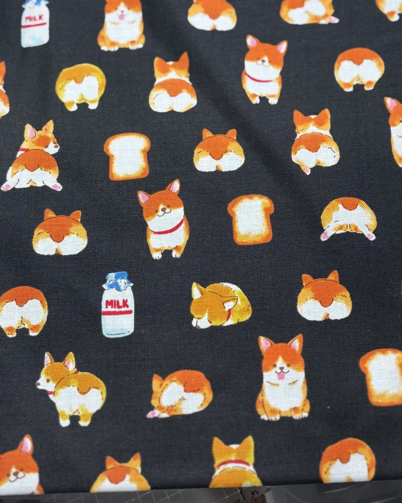 もちもちマスコットポーチ 黒×可愛い柄