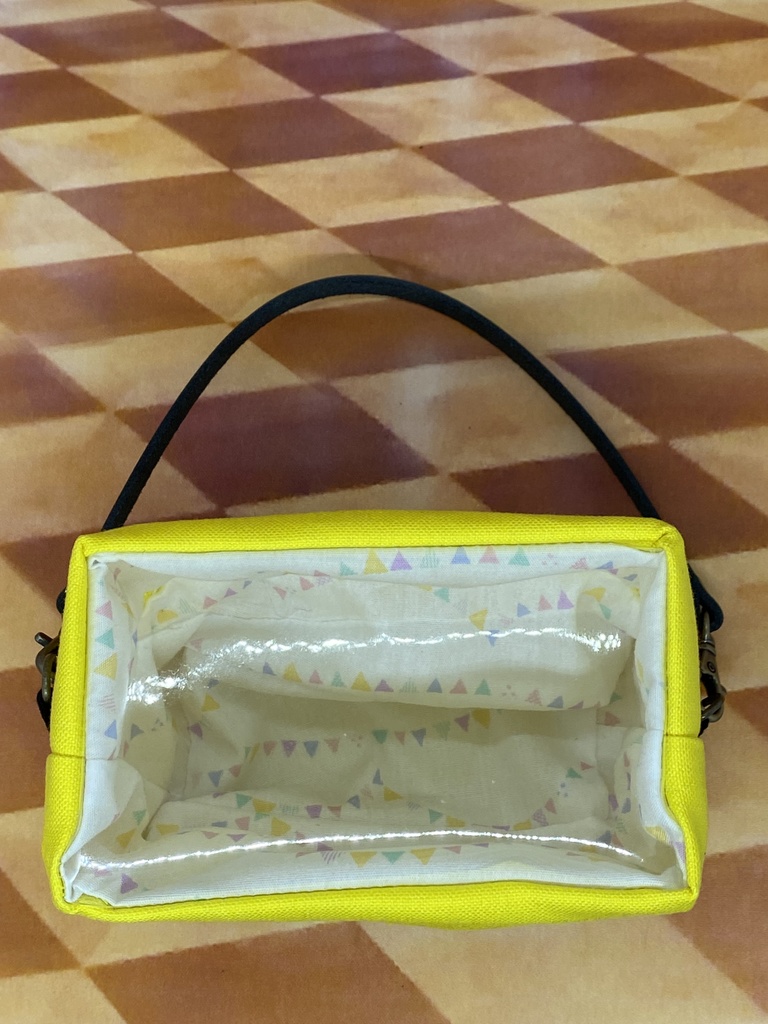 もちもちマスコットポーチ イエロー×可愛い柄