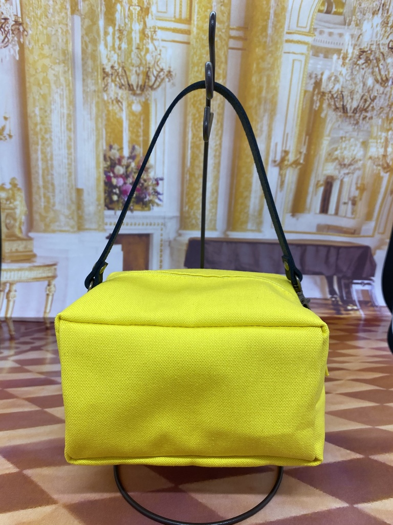 もちもちマスコットポーチ イエロー×可愛い柄