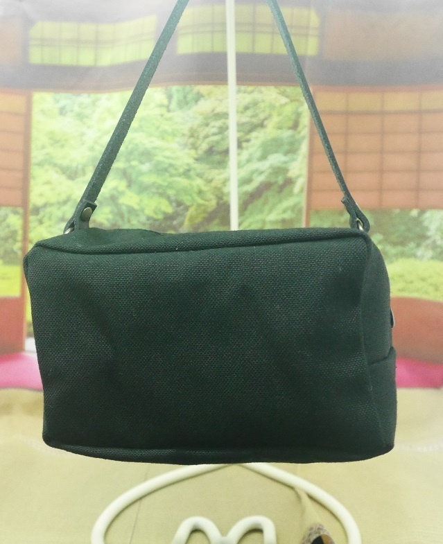 もちもちマスコットポーチ 黒×和柄