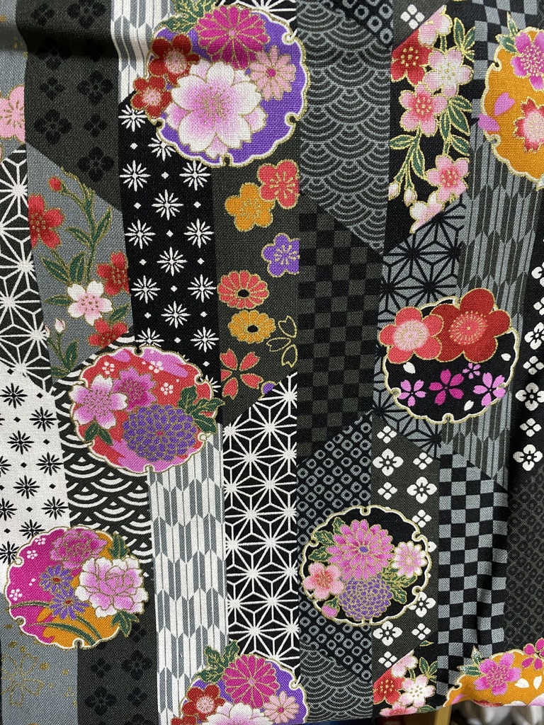 もちもちマスコットポーチ 黒×和柄