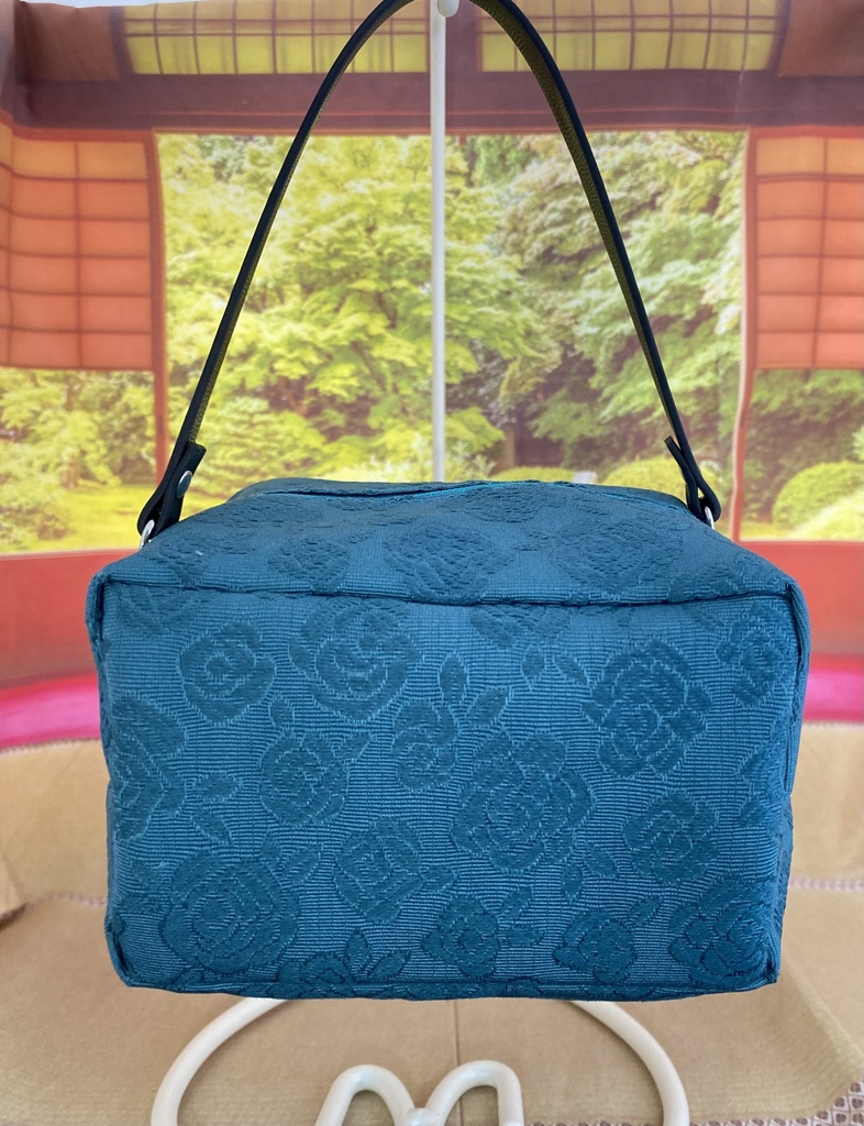 もちもちマスコット2体用ポーチ 薔薇柄ジャガード