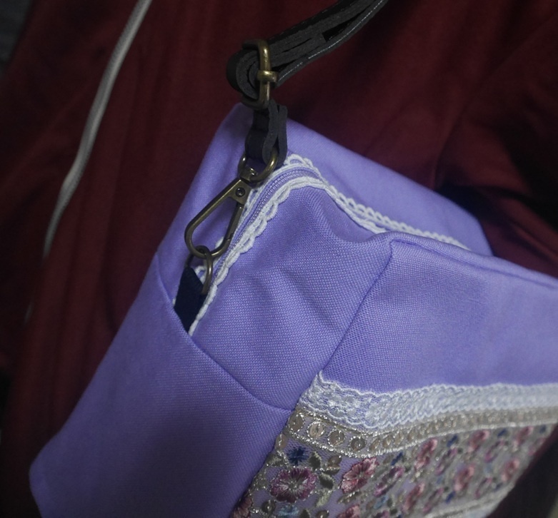 ぬいぐるみ用ショルダーバッグ 2体用帽子なし 刺繍リボン