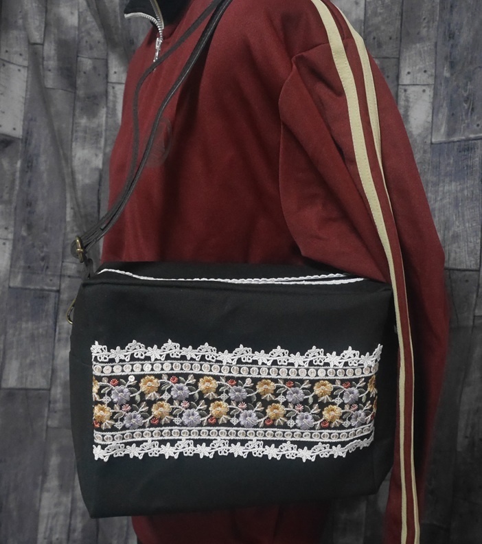 ぬいぐるみ用ショルダーバッグ 2体用帽子なし 刺繍リボン